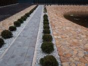 Kamień murowy do wzmocnienia skarp ziemnych na oczko wodne