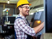 Operator maszyn CNC centrum obróbcze