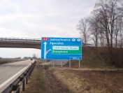 Teren wybetonowany 1,8 ha przy autostradzie A4, ogrodzony, wybetonowany, media