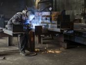 Spawacz mag, spawanie maszyn rolniczych, blisko granicy