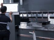 Operator prasy krawędziowej CNC, nowoczesna firma