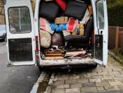 Znoszenie Wywóz mebli gruzu rzeczy wszelkich do wyrzucenia