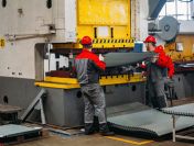 Operator prasy krawędziowej język niemiecki lub angielski (Merklingen-MR-GL-DE)