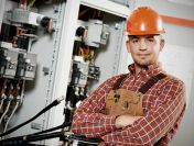 Elektryk zakładowy blisko granicy (Ronneburg-HH-TN-DE)