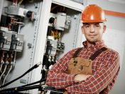 Elektryk przemysłowy blisko granicy (Werdau-DPK-SS-DE)