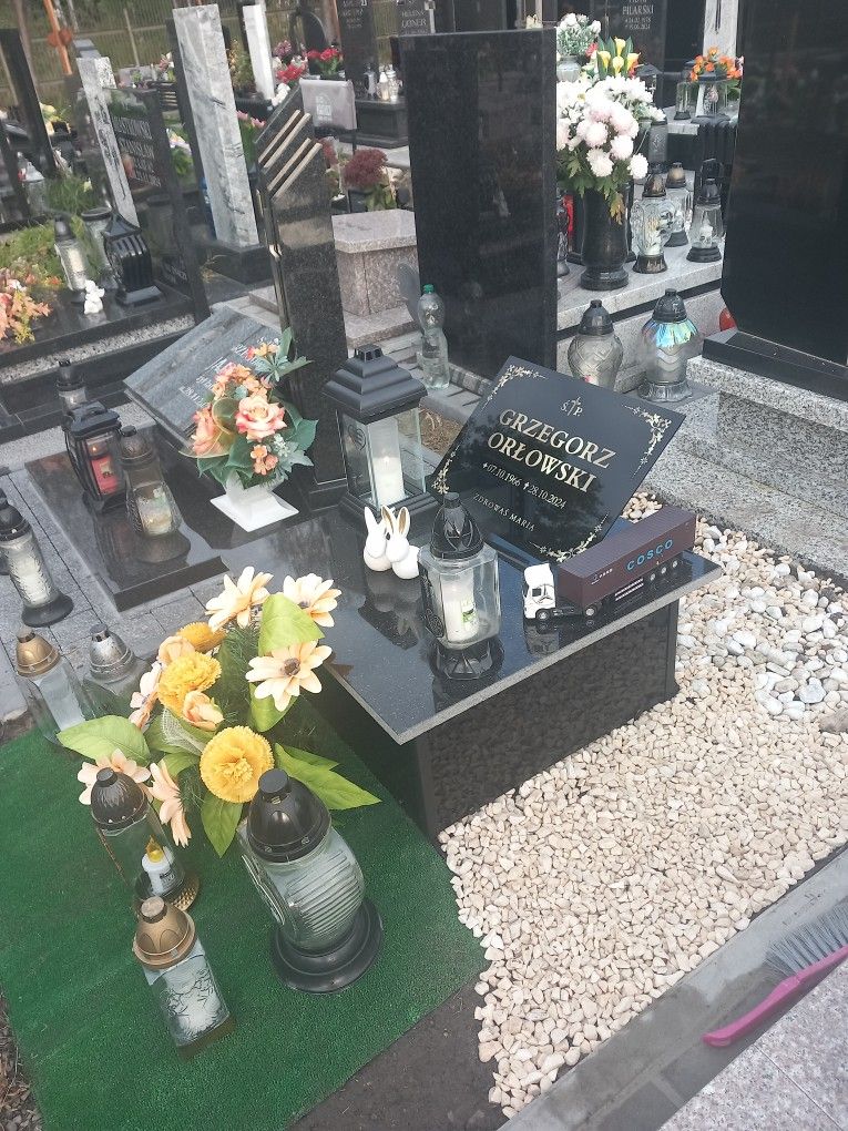 Nagrobki nagrobek 2400zl urnowe duze tradycyjne 3800montaz gratis Gliwice - Zdjęcie 1