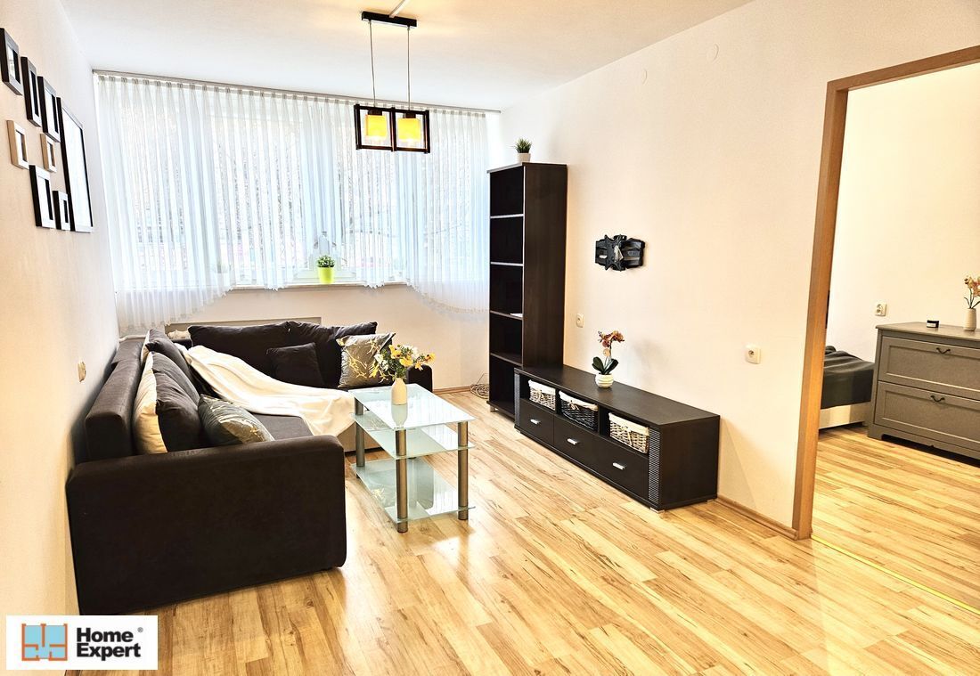 2pok, 37met, Okolice Sky Tower PARKING (Wrocław) Wrocław - Krzyki - Zdjęcie 1