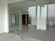 Ścianki szklane z folią inteligentną na pilota