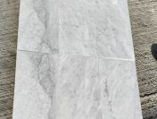 Płytki marmurowe Carrara Bianco 61x30,5x1 matowe