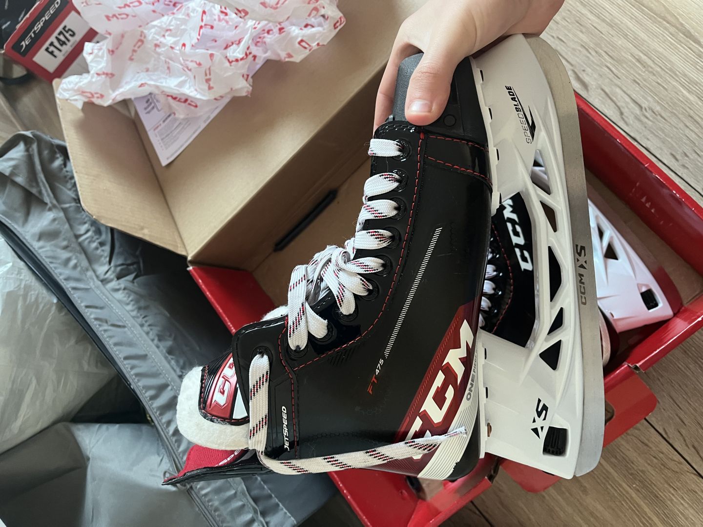 Sprzedam łyżwy hockejowe ccm  - Zdjęcie 1