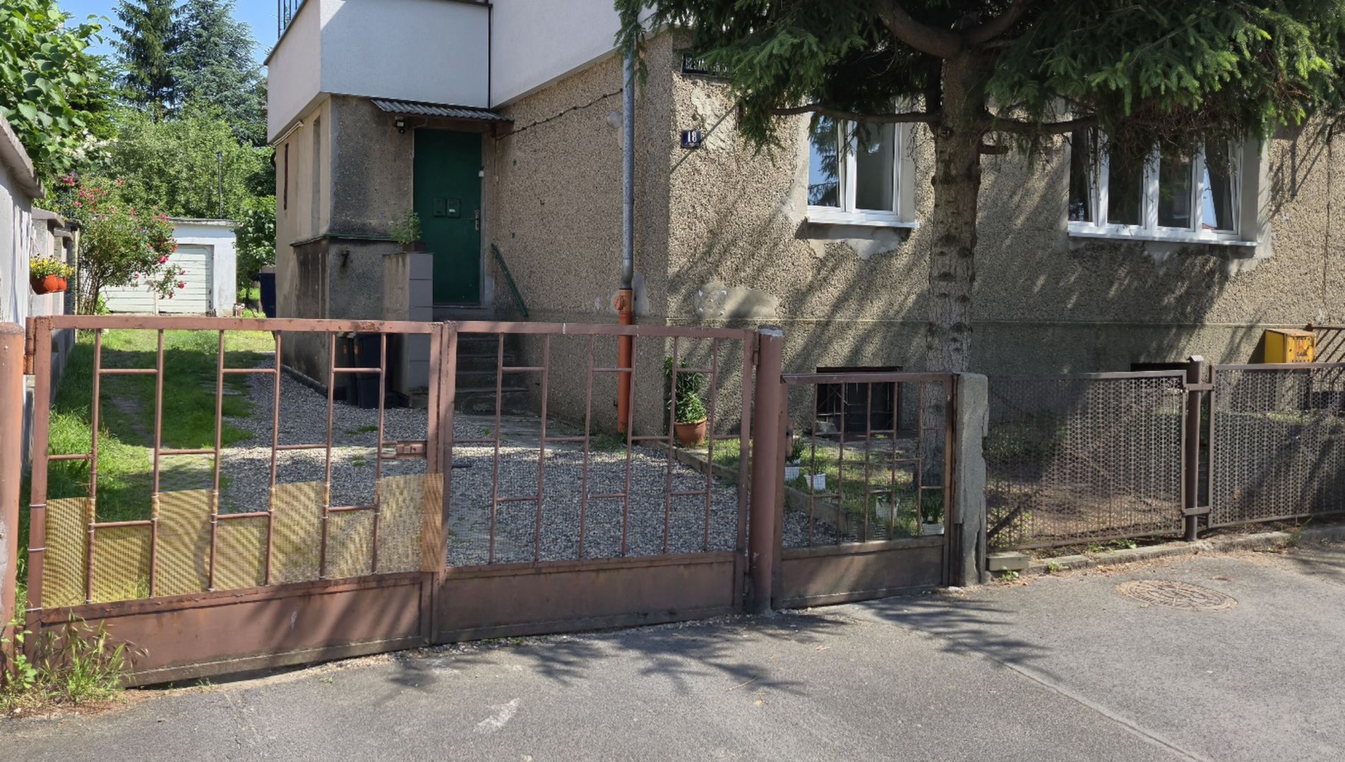 Sprzedam mieszkanie w kamienicy 72 M2. piwnica 72m2 ogród 180 m2 w kamienicy Dzierżoniów - Zdjęcie 1