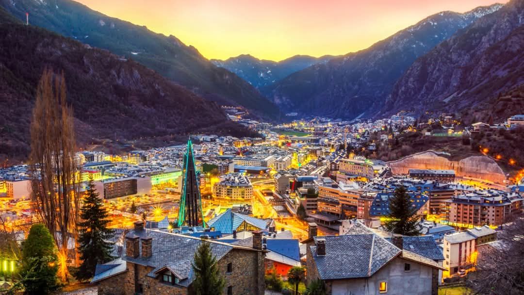 ANDORA FREE SKI 300 km tras samolot 8 dni Hotel 4**** HB  Pobyt 670 Euro !!  - Zdjęcie 1