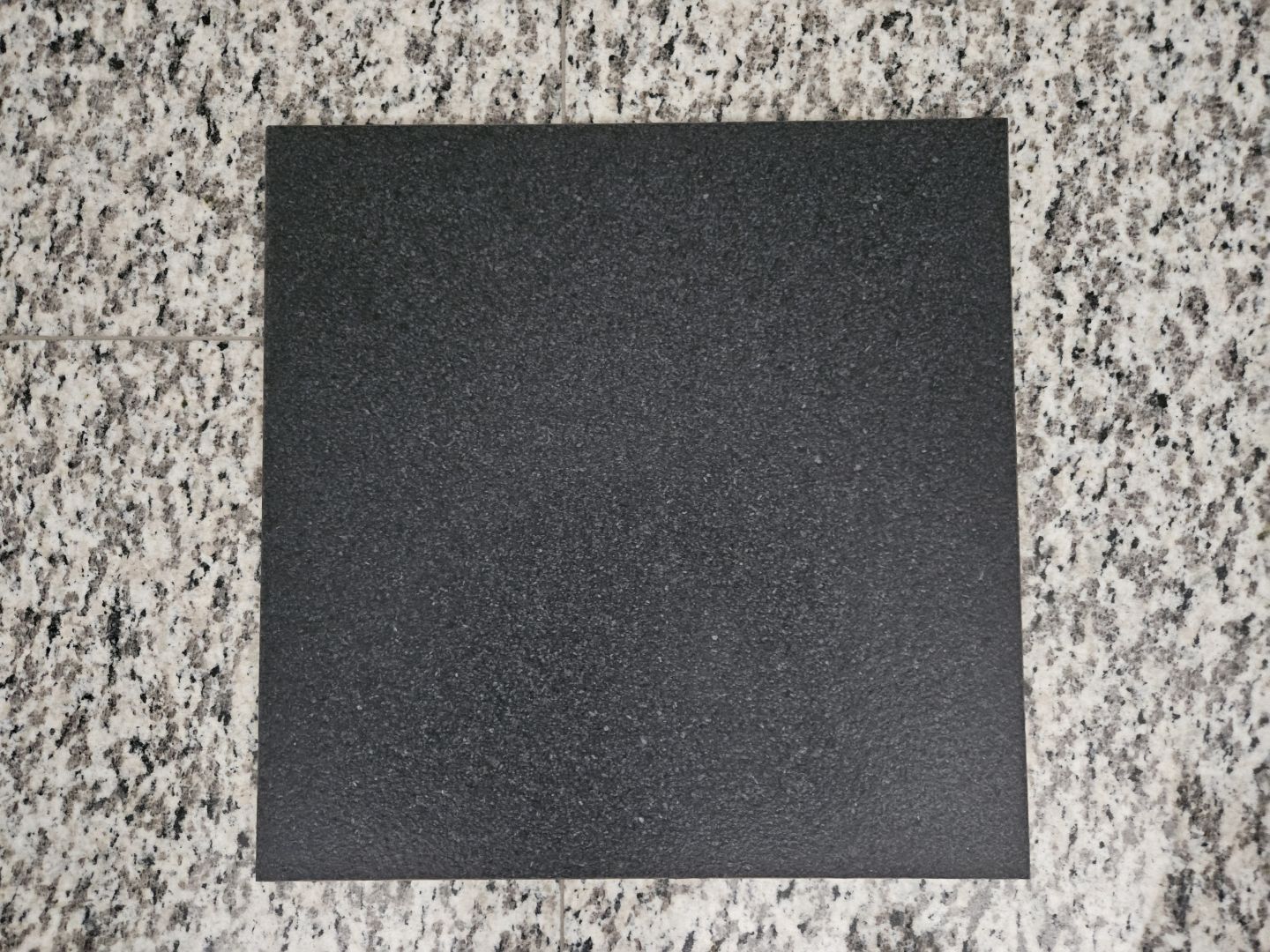 Płytki granitowe ABSOLUT BLACK 30,5x30,5x1cm satynowe  - Zdjęcie 1