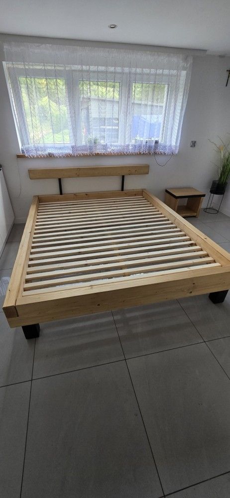 Łóżko drewniane lub z płyty meblowej różne Tokarnia - Zdjęcie 1